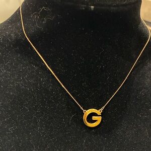 Givenchy gold-tone pendant necklace featuring the brand's iconic "G" logo👝